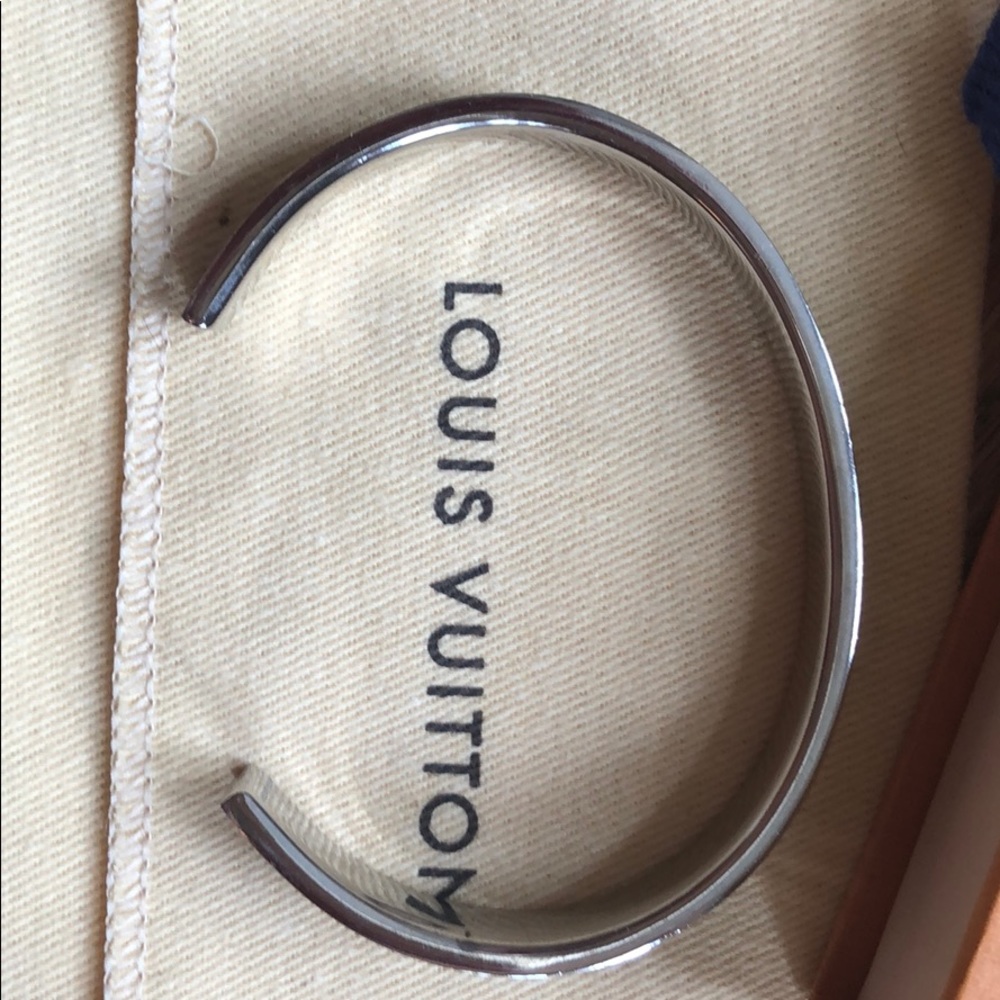 Louis Vuitton cuff bracelet and necklace set - Picture 7 of 8
